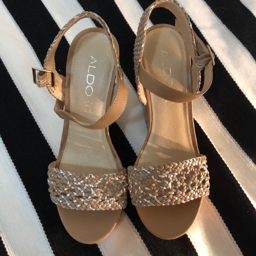 Tanned Aldo wedges. Size 7.5